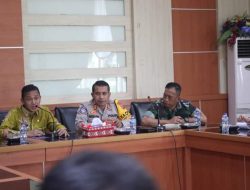 Kasdim 0416/Bute Mayor Inf M. Toni Wijaya, menghadiri rapat koordinasi terkait PETI, di ruang utama Kantor Bupati Bungo,