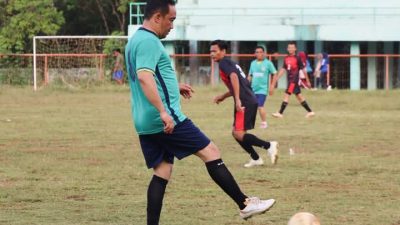 Jumiwan Aguza Mengisi Waktu Senggang dengan Bermain Sepak Bola