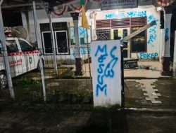 Warga Dusun Empelu Menyegel kantor Rio: Atas Tidak puas Hasil Rapat Tim Kabupaten Dugaan Kasus Perselingkuhan Rio Empelu 