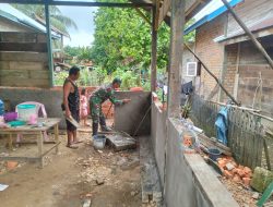 TMMD Ke-123 Kodim 0416/Bute. Mengerjakan plester Dinding Rumah Milik Hendri,