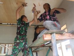 Giat Satgas TMMD Ke  123’Kodim 0416/Bute”Gerak Cepat Memasang  Plafon RTLH Milik Hendri