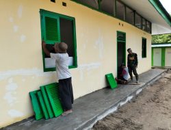 Giat Tim Satgas,TMMD Ke-123 Kodim 0416/Bute,,Memasang Jendela,MI Nurul Falah Biar Nyaman Dari Segala Hal,,