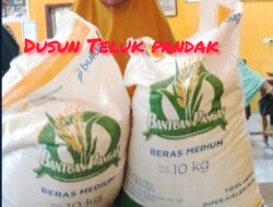 Pemdus Teluk Pandak Salurkan 133 Karung Beras Tepat Sasaran