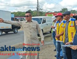 Darwandi, SH Waka DPRD Bungo dan BPJN Jambi Tinjau Jalan serta Drainase Rusak
