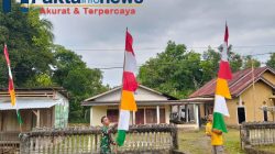 Sambut Bulan Kemerdekaan, Satgas TMMD Ke-129 dan Warga Tanjung Agung Kibarkan Merah Putih, Kobarkan Semangat Nasionalisme